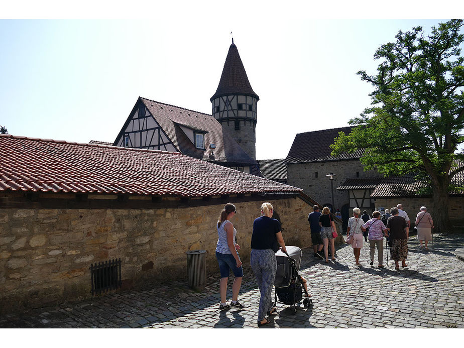 Sankt Crescentius on Tour in Ostheim und auf dem Kreuzberg (Foto: Karl-Franz Thiede)